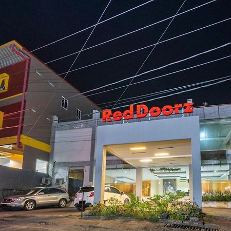 Reddoorz Near Bahu Mall Manado Malalayang Экстерьер фото