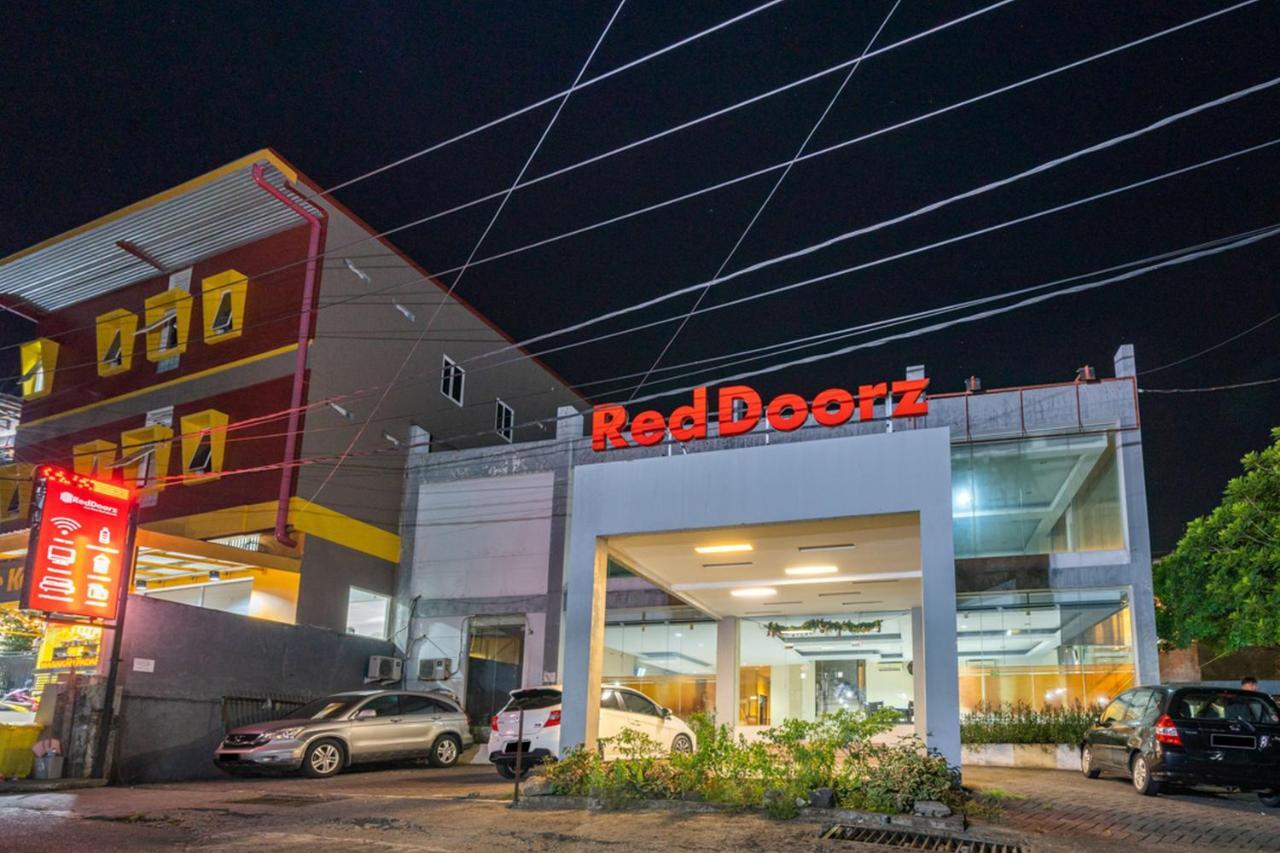 Reddoorz Near Bahu Mall Manado Malalayang Экстерьер фото