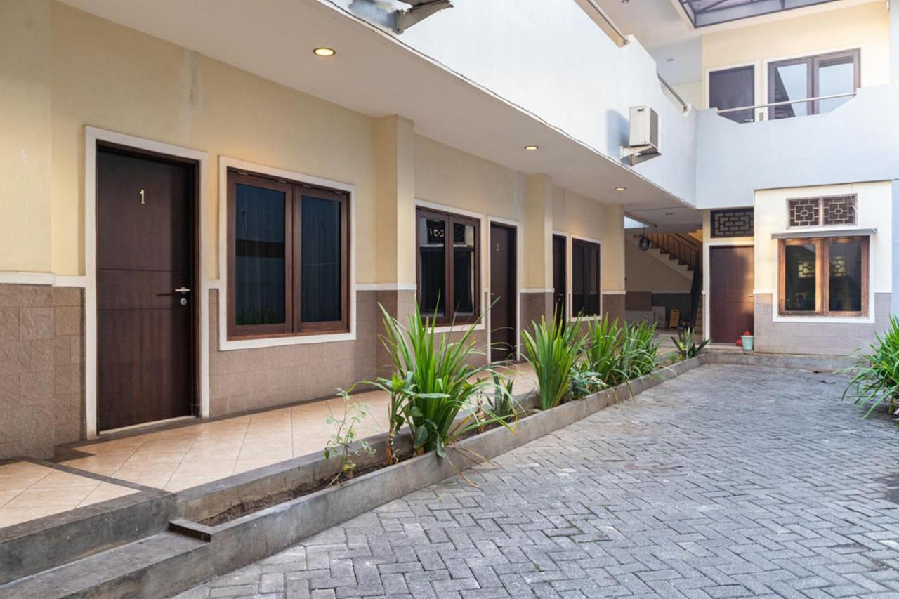 Reddoorz Near Bahu Mall Manado Malalayang Экстерьер фото