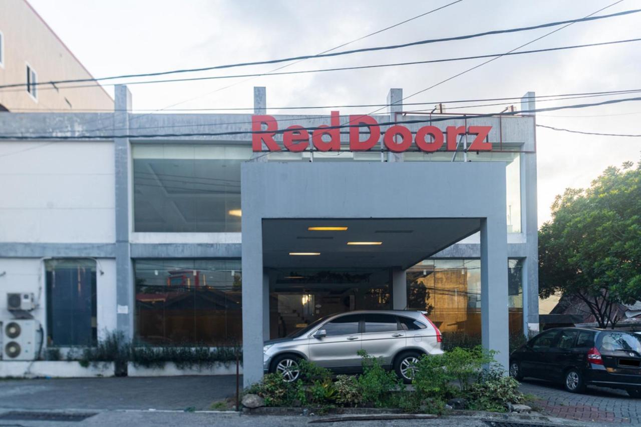 Reddoorz Near Bahu Mall Manado Malalayang Экстерьер фото