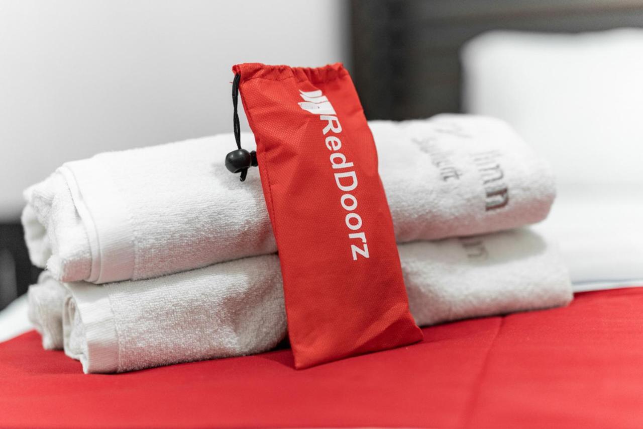 Reddoorz Near Bahu Mall Manado Malalayang Экстерьер фото