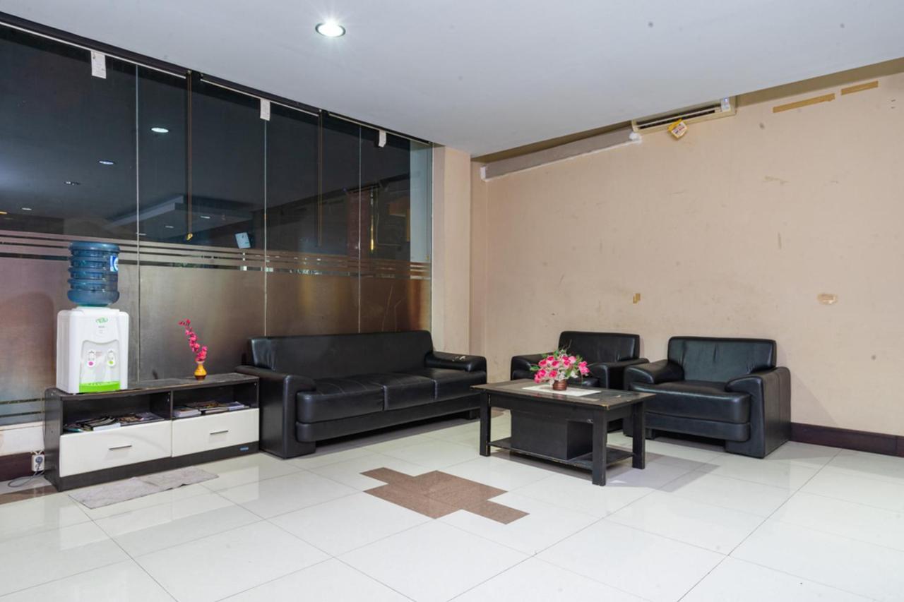 Reddoorz Near Bahu Mall Manado Malalayang Экстерьер фото