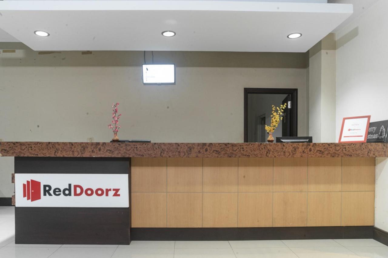 Reddoorz Near Bahu Mall Manado Malalayang Экстерьер фото