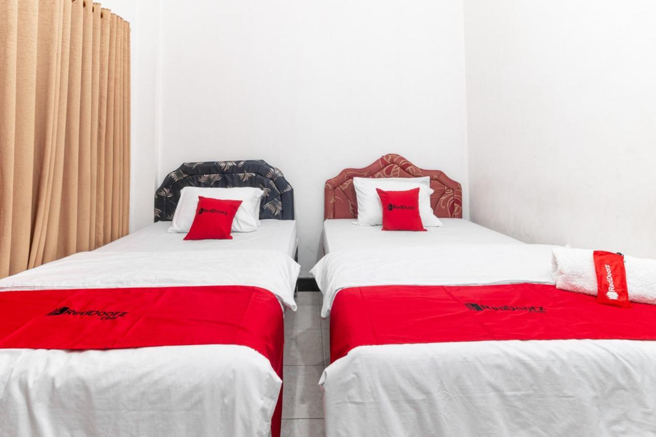 Reddoorz Near Bahu Mall Manado Malalayang Экстерьер фото